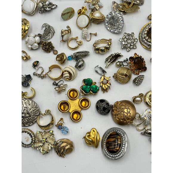 One and half Pound Single Clip Rhinestone Pearl clip Craft Pendant Earring Lot - Picture 9 of 9